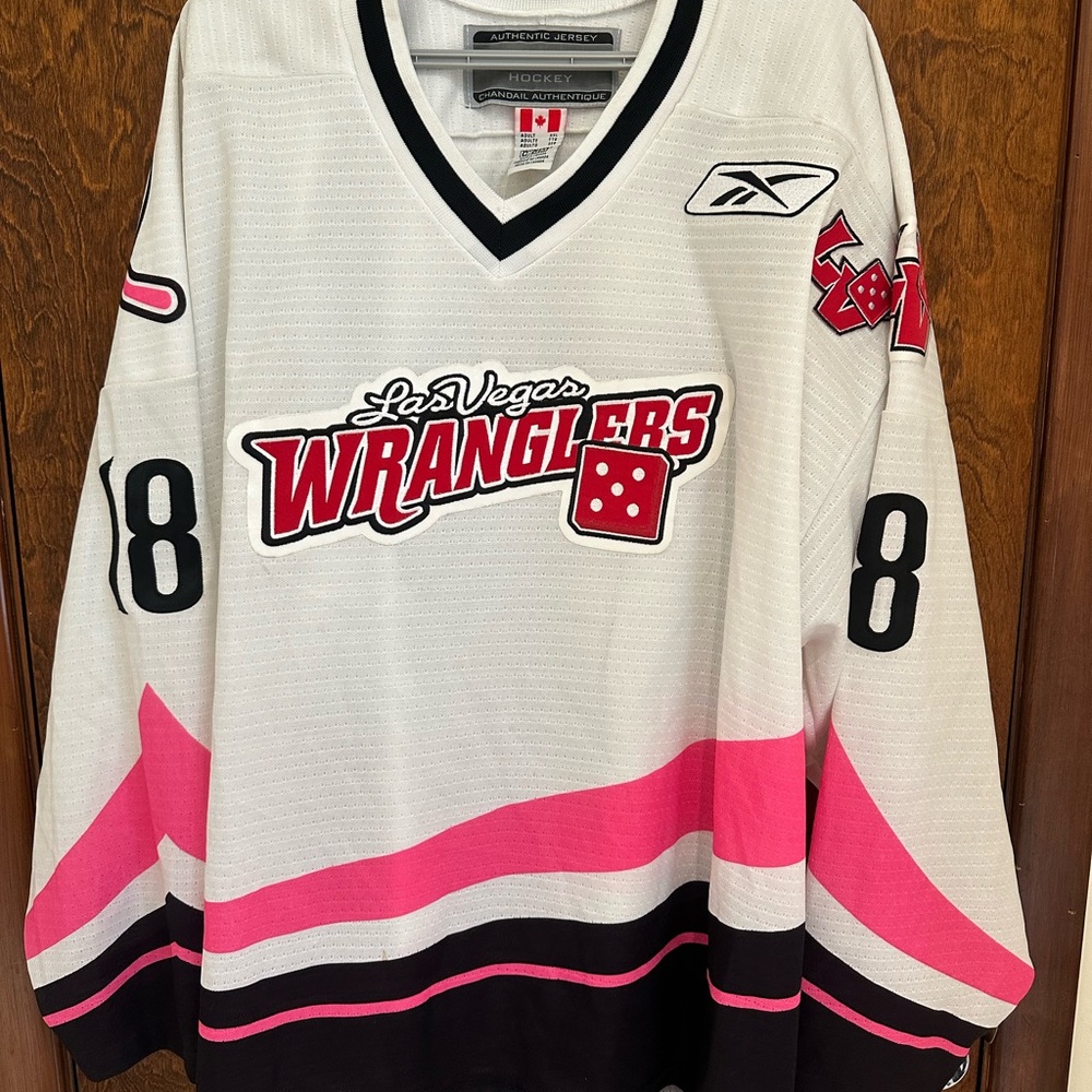 Las Vegas Wranglers Signed Breast Cancer Awareness Jersey #18 Seitsonen (2XL)